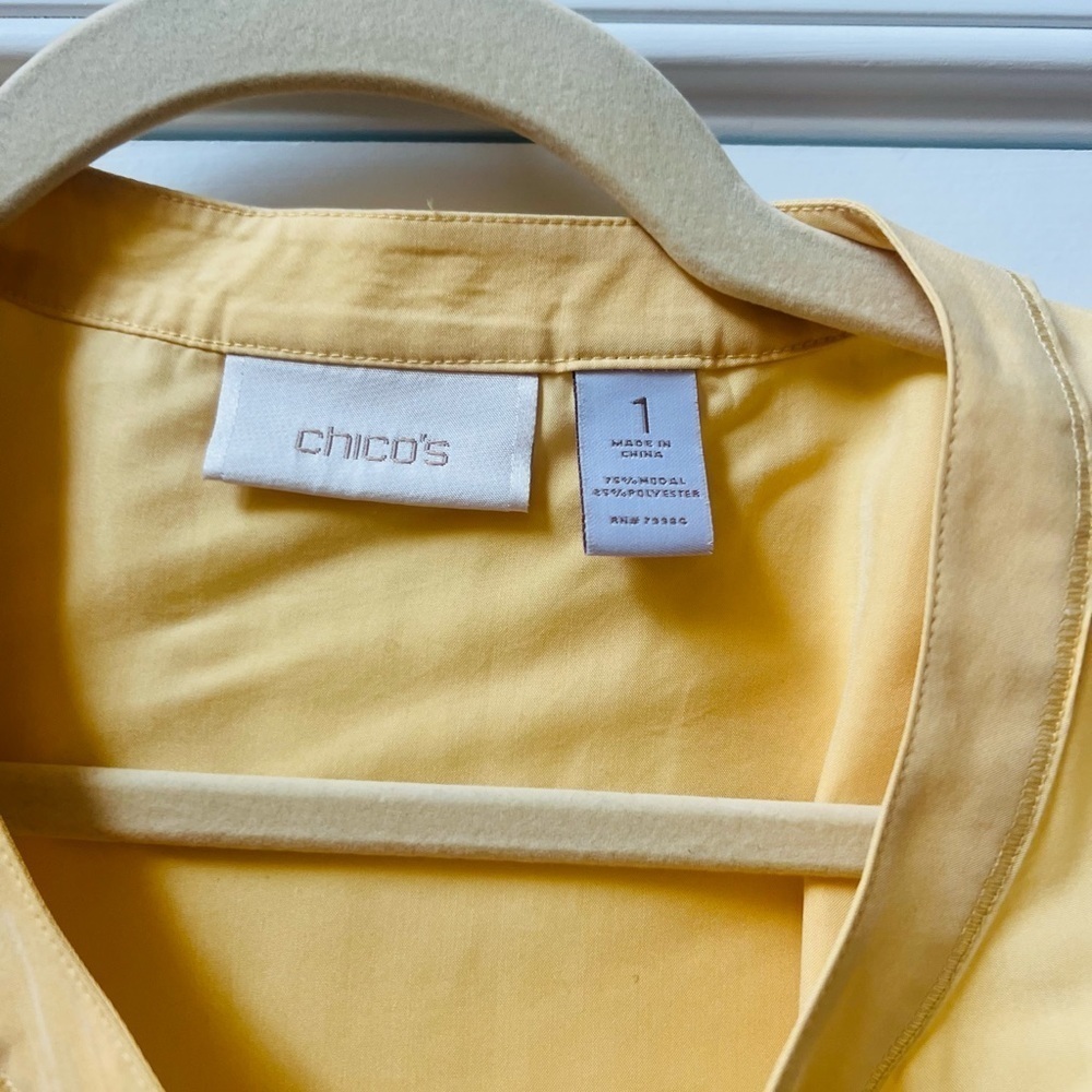 Chico's light yellow blouse size 1 like new condition! - Picture 4 of 5
